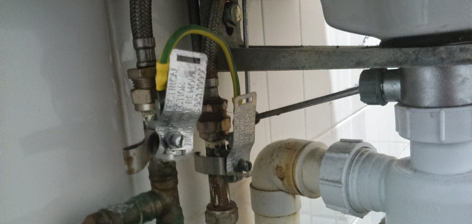Xử lý nghẹt đường ống trong căn hộ cần lưu ý gì?